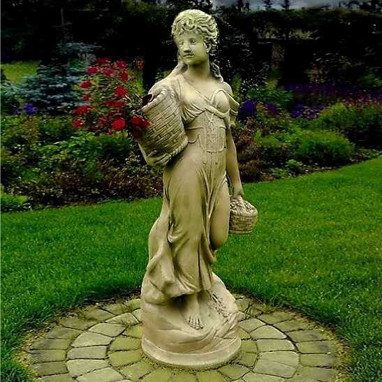 Figura Dziewczyna z Koszami