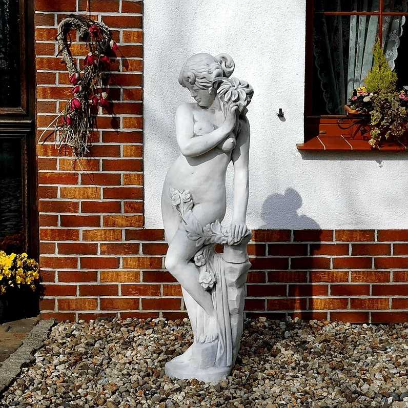 Figura Bogini w Kwiatach