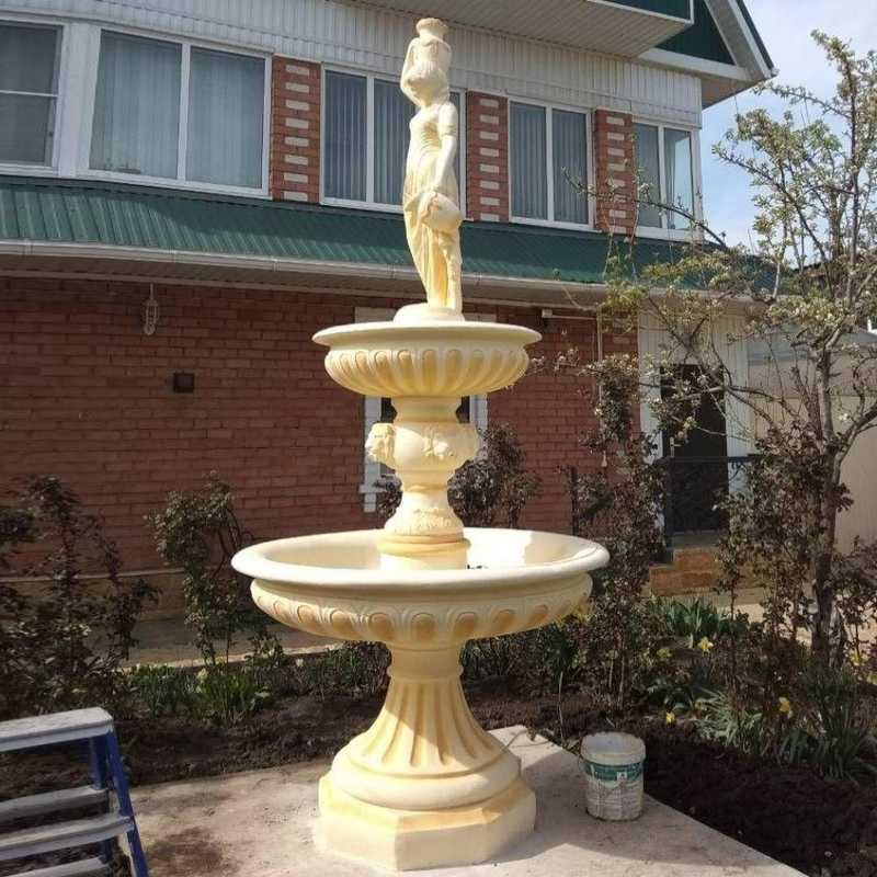 Fontanna Duża Dziewczyna z Dzbanami