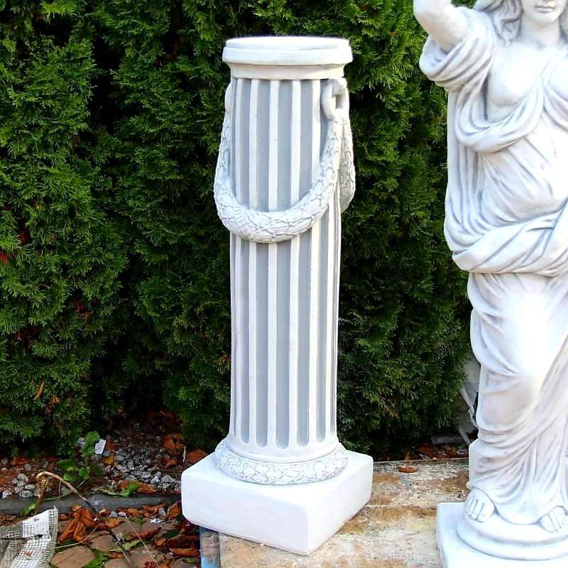 Kolumna ze wstęgami